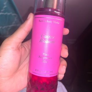 Bath and body works cactus blossom perfume. Never been used.
